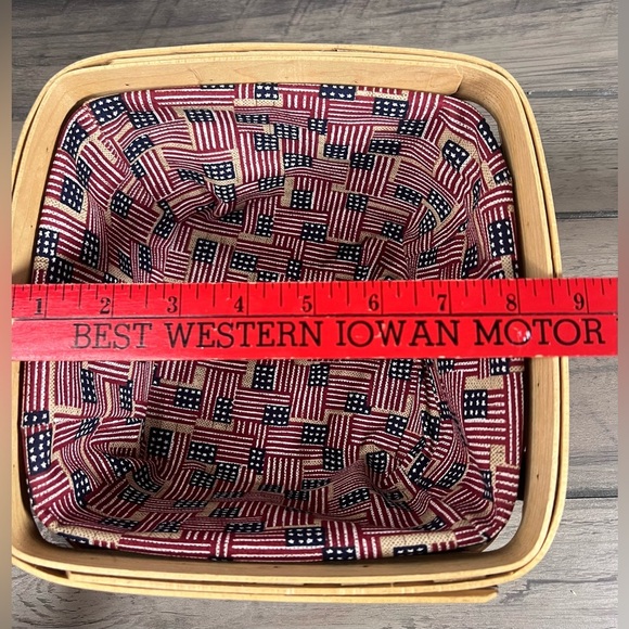 Longaberger 2007 Berry Basket with liner & Protector - Picture 3 of 7